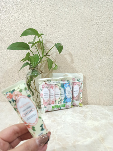 کرم مرطوب کننده گل بهاری پک پنج تایی